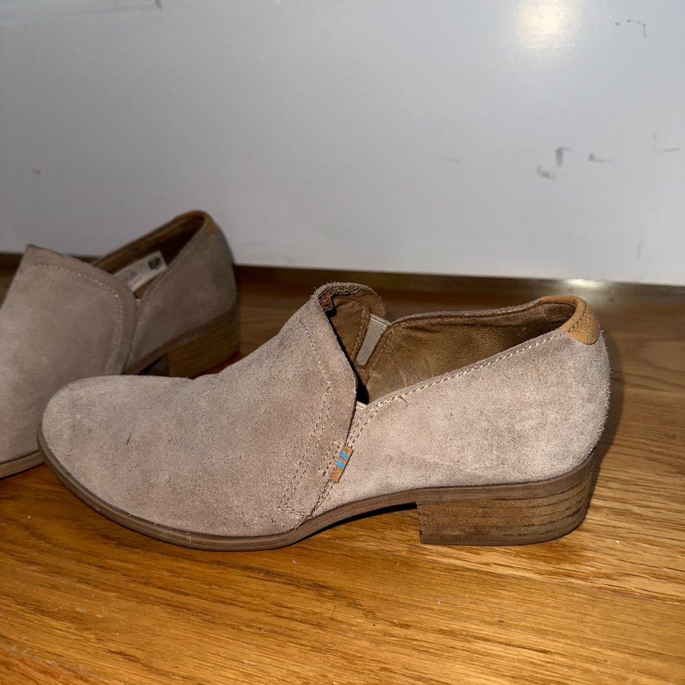 TOMS suede flat ankle booties - size 7
